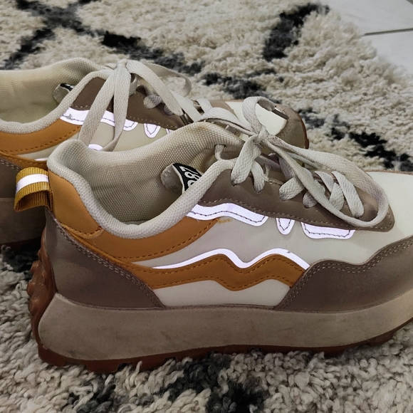 Shoes - Picture 3 of 3